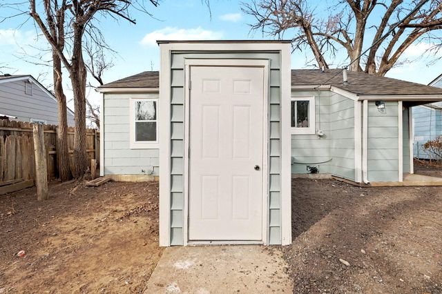 2046 S Greenwood Ave, Wichita, KS 67211