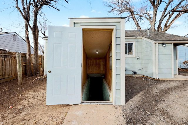 2046 S Greenwood Ave, Wichita, KS 67211