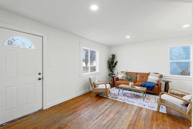 2046 S Greenwood Ave, Wichita, KS 67211