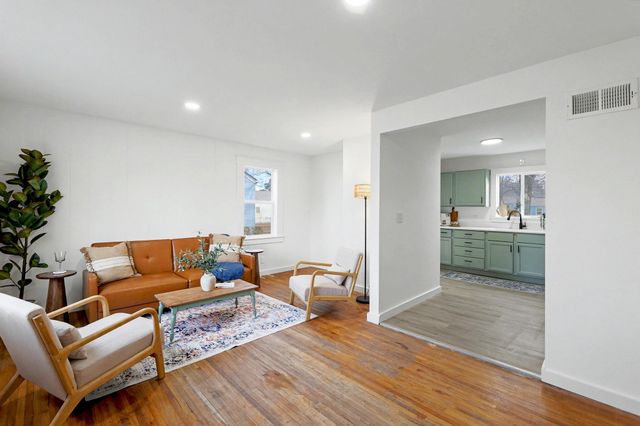 2046 S Greenwood Ave, Wichita, KS 67211