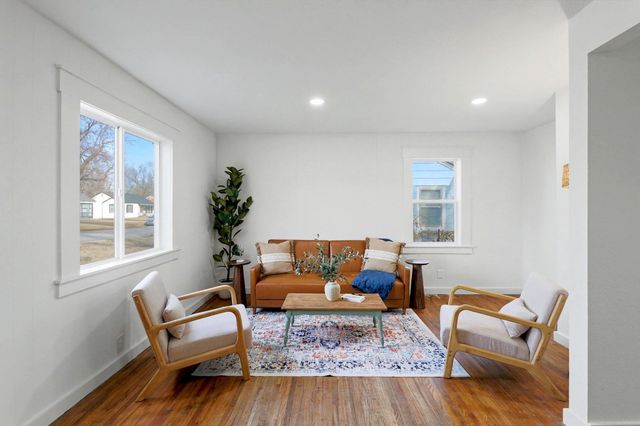 2046 S Greenwood Ave, Wichita, KS 67211