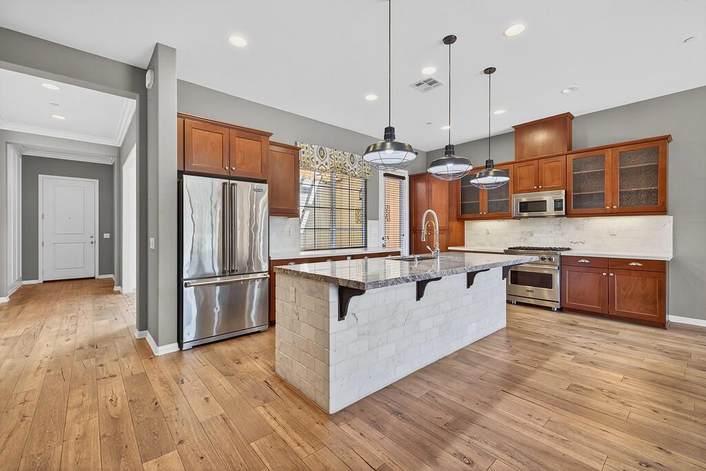 Image 3 of property listing at 3900 Via Amalfi 2, Palm Desert, CA 92260