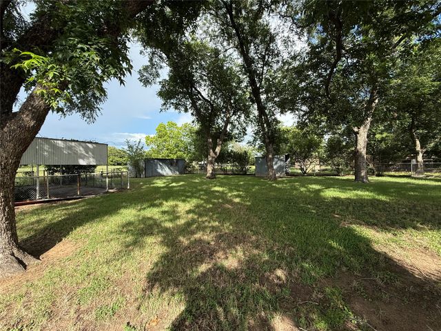 118 N Crescent Street, Gorman, TX 76454