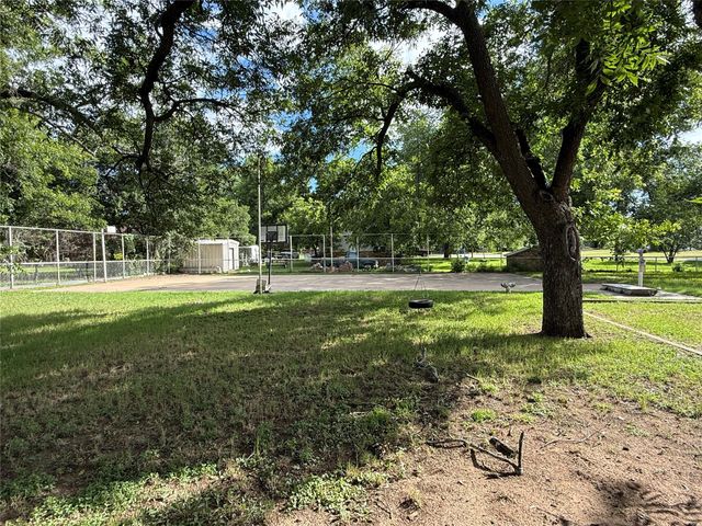 118 N Crescent Street, Gorman, TX 76454
