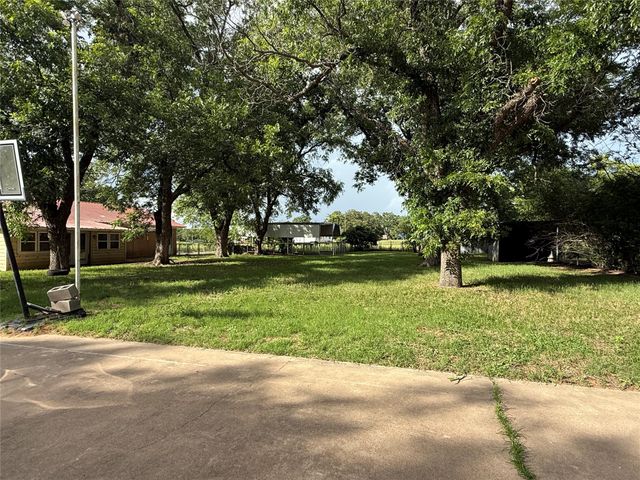 118 N Crescent Street, Gorman, TX 76454