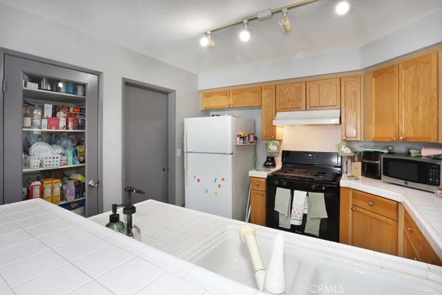855 Blossomcreek, Corona, CA 92878