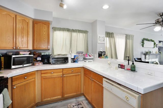 855 Blossomcreek, Corona, CA 92878