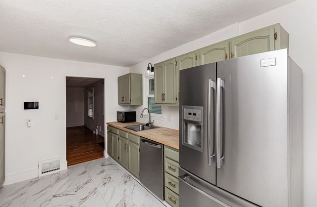 1512 E 32nd Street, Des Moines, IA 50317