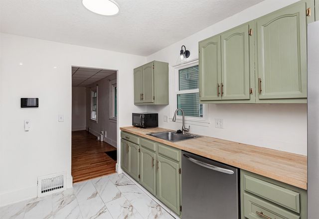 1512 E 32nd Street, Des Moines, IA 50317