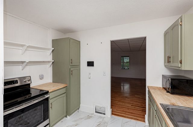 1512 E 32nd Street, Des Moines, IA 50317
