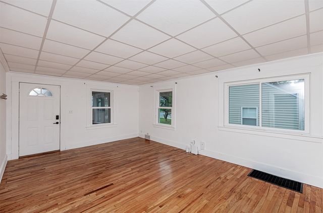 1512 E 32nd Street, Des Moines, IA 50317