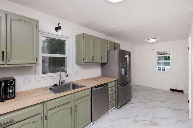 1512 E 32nd Street, Des Moines, IA 50317