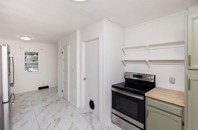 1512 E 32nd Street, Des Moines, IA 50317