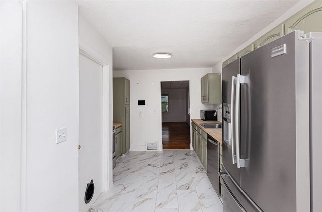 1512 E 32nd Street, Des Moines, IA 50317