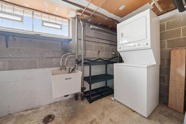 9029 18th Avenue S, Bloomington, MN 55425