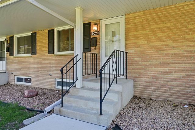 9029 18th Avenue S, Bloomington, MN 55425