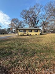 806 Walnut Street, Belmont, NC 28012