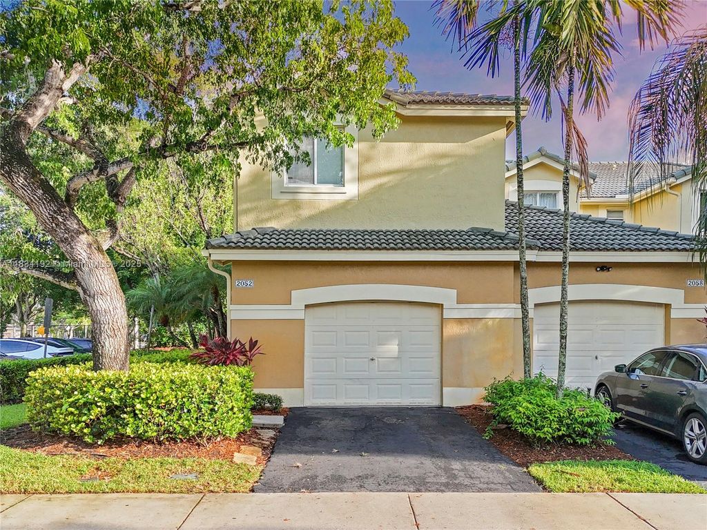 2052 Hacienda Ter, Weston, FL 33327