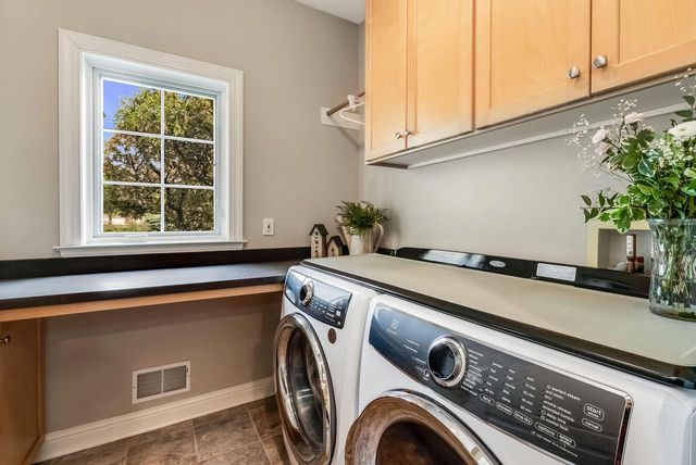 N34W33379 Hickory LANE, Nashotah, WI 53058