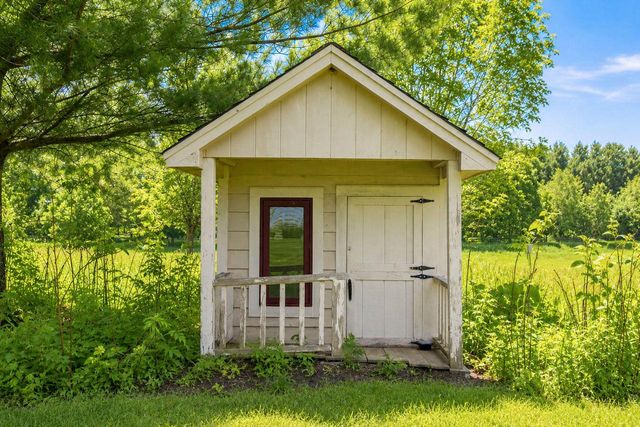 N34W33379 Hickory LANE, Nashotah, WI 53058