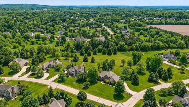 N34W33379 Hickory LANE, Nashotah, WI 53058