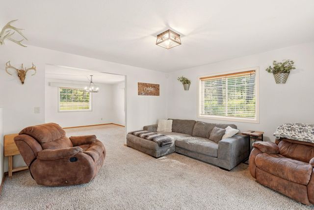 12120 E Deer Creek Rd, Chattaroy, WA 99003