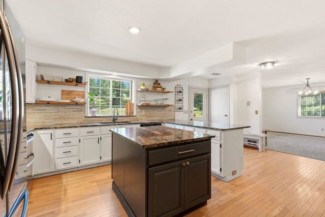 12120 E Deer Creek Rd, Chattaroy, WA 99003