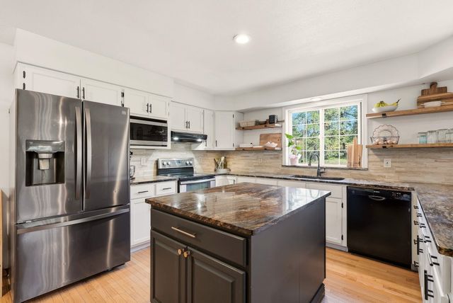 12120 E Deer Creek Rd, Chattaroy, WA 99003