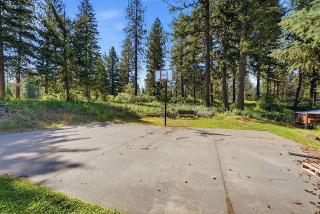 12120 E Deer Creek Rd, Chattaroy, WA 99003