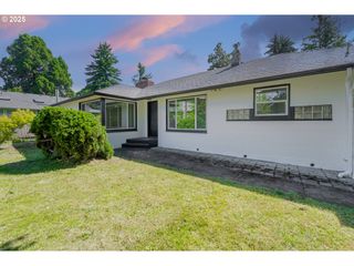 562 GATCH St, Woodburn, OR 97071
