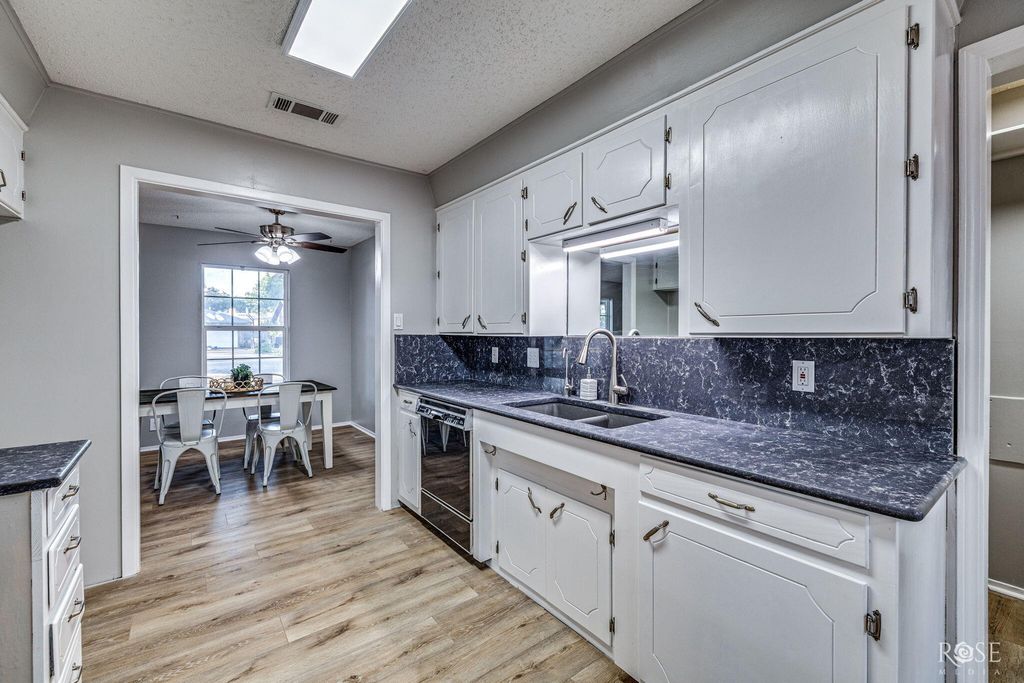 Image 14 of property listing at 3402 Chatterton Drive, San Angelo, TX 76904