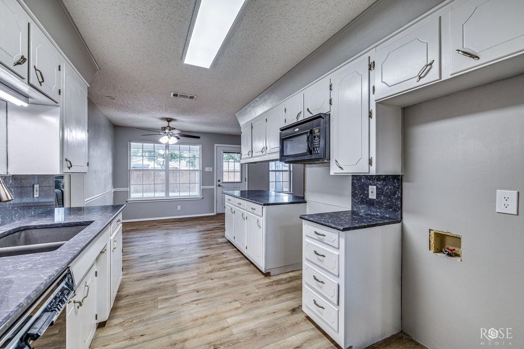 Image 15 of property listing at 3402 Chatterton Drive, San Angelo, TX 76904