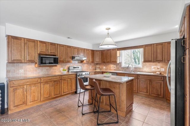 4 Takolusa Drive, Holmdel, NJ 07733