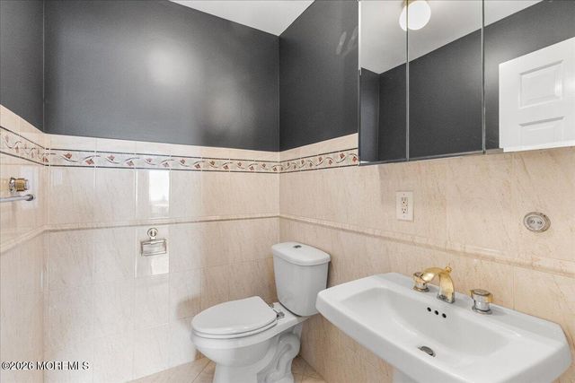 4 Takolusa Drive, Holmdel, NJ 07733