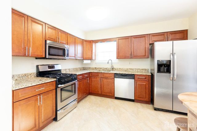 9 Sturbridge W Drive, Piscataway, NJ 08854