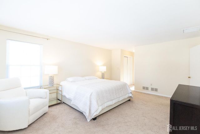 9 Sturbridge W Drive, Piscataway, NJ 08854