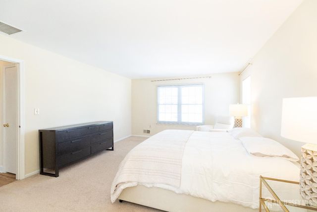 9 Sturbridge W Drive, Piscataway, NJ 08854