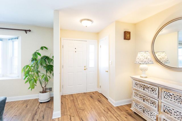 9 Sturbridge W Drive, Piscataway, NJ 08854