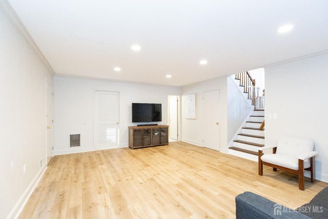 9 Sturbridge W Drive, Piscataway, NJ 08854