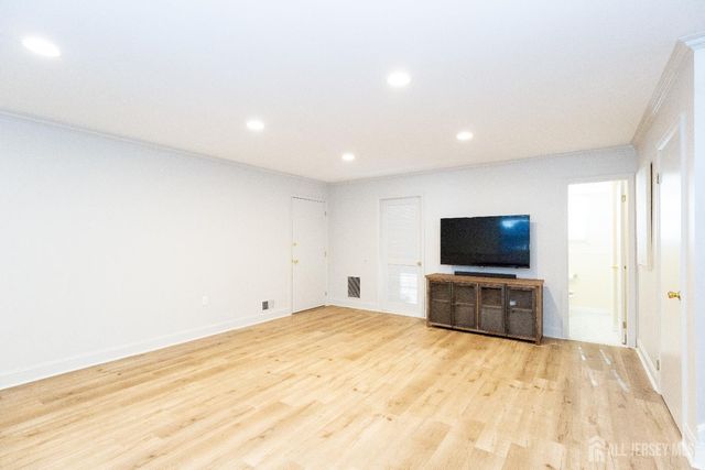 9 Sturbridge W Drive, Piscataway, NJ 08854