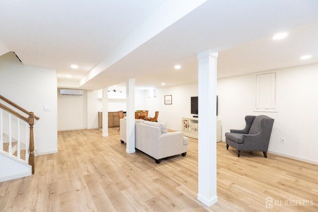 9 Sturbridge W Drive, Piscataway, NJ 08854