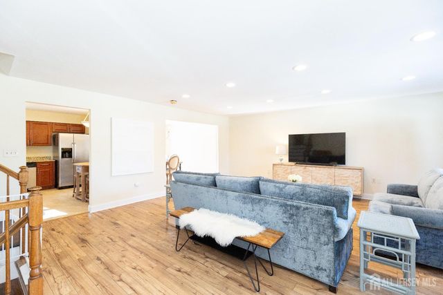 9 Sturbridge W Drive, Piscataway, NJ 08854