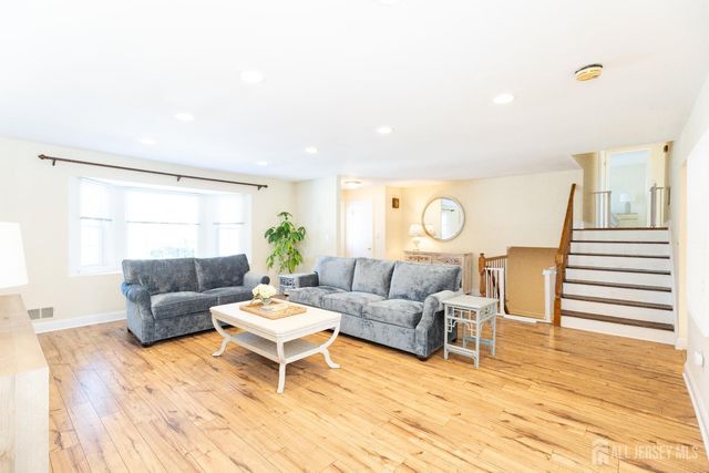 9 Sturbridge W Drive, Piscataway, NJ 08854