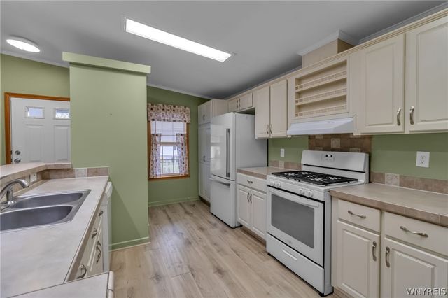 9899 Tobermory Avenue, Clarence, NY 14031