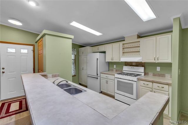 9899 Tobermory Avenue, Clarence, NY 14031