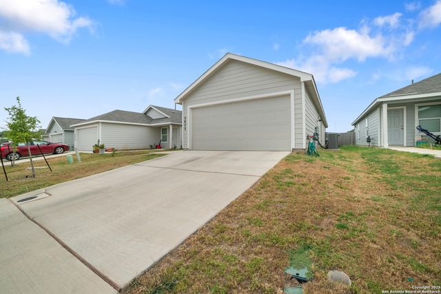 5875 COAHULIA RDG, Seguin, TX 78155
