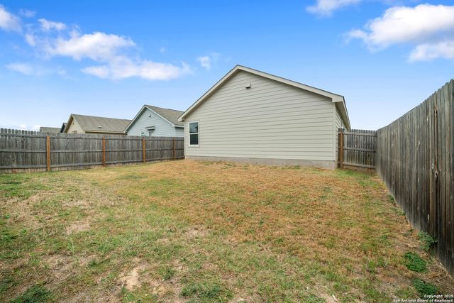 5875 COAHULIA RDG, Seguin, TX 78155