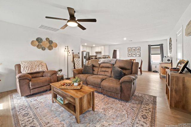 5875 COAHULIA RDG, Seguin, TX 78155