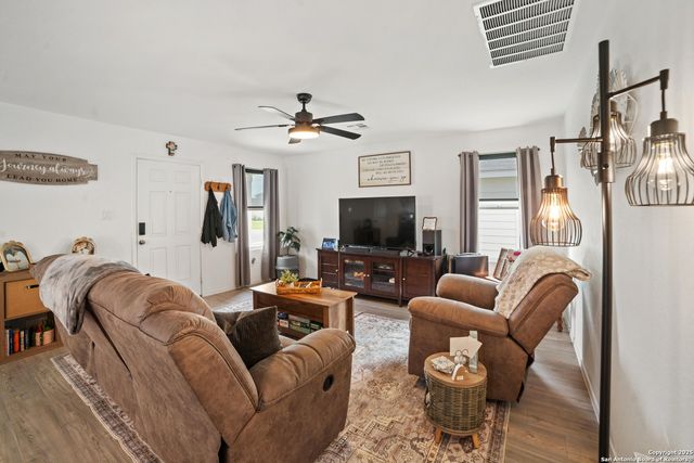 5875 COAHULIA RDG, Seguin, TX 78155