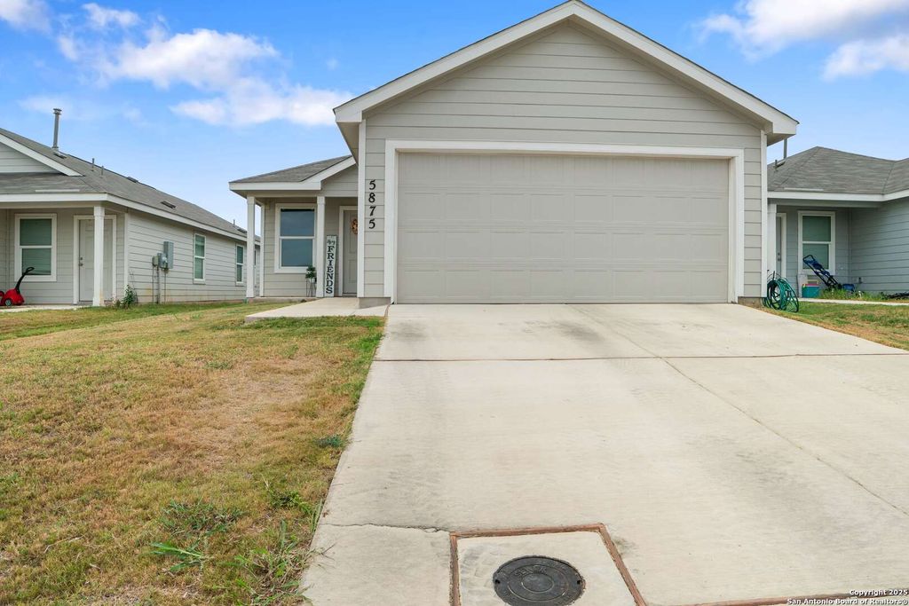 5875 COAHULIA RDG, Seguin, TX 78155
